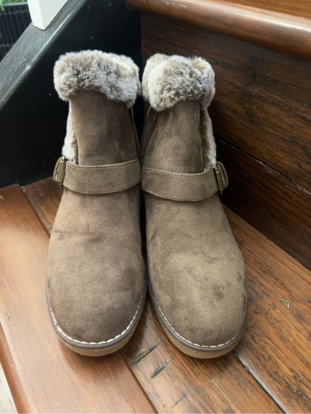 Boutique by Corkys Chilly Faux Suede Faux Fur Wedge Ankle Boots Size 8